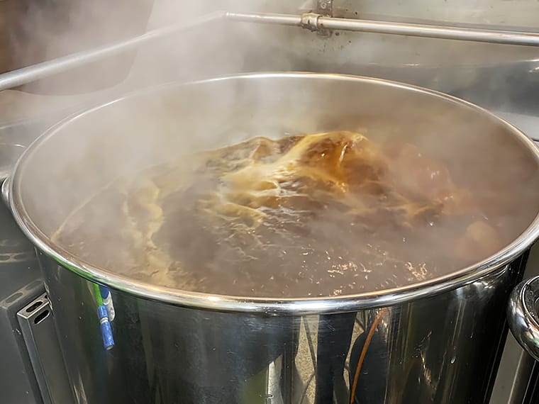 写真：麦汁煮沸の様子