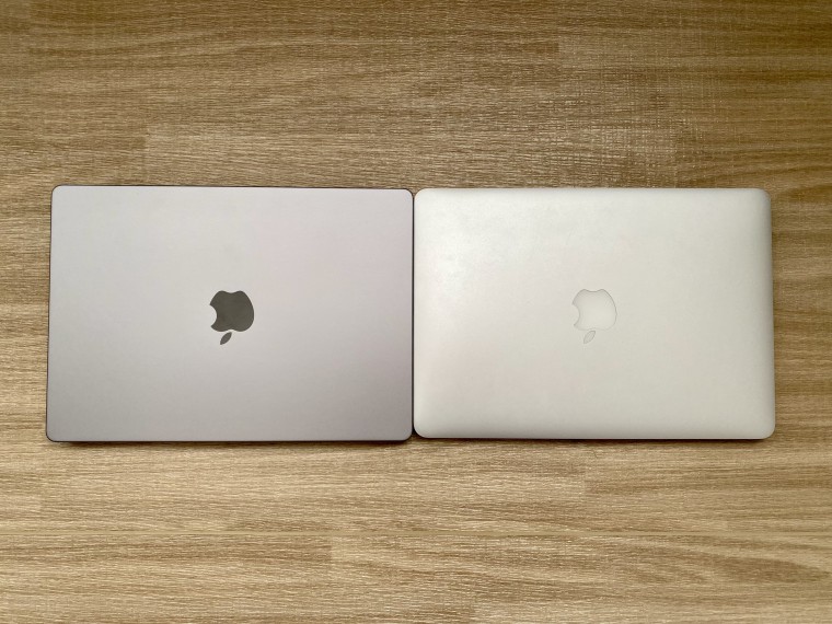 写真：MacBook Pro 2021とMid 2014